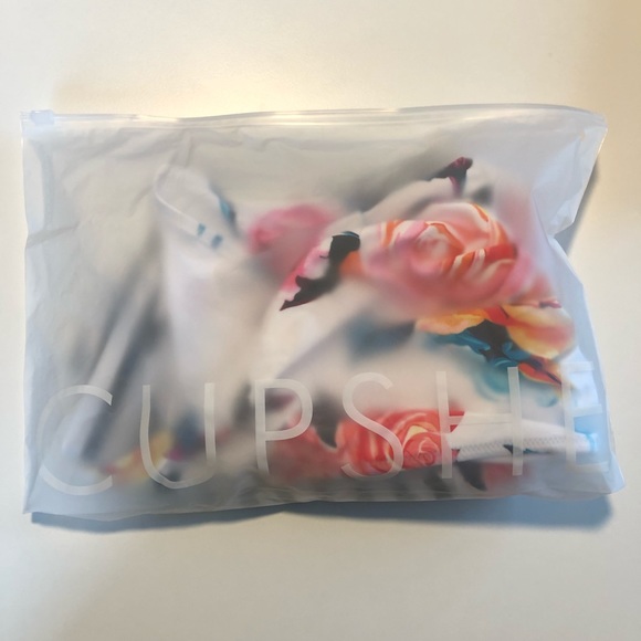 CUPSHE Bold Floral And Stripe Halter One Piece XL/0X - Picture 7 of 7